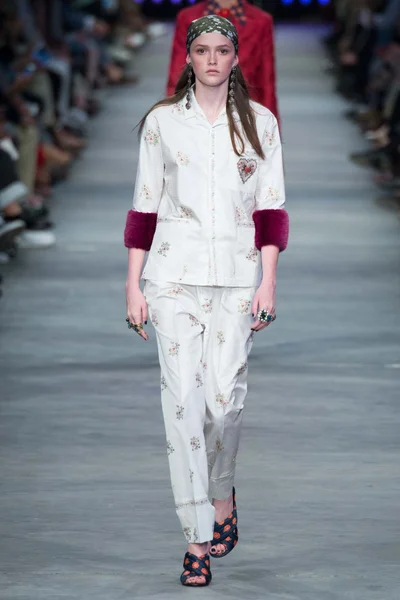 Look 46